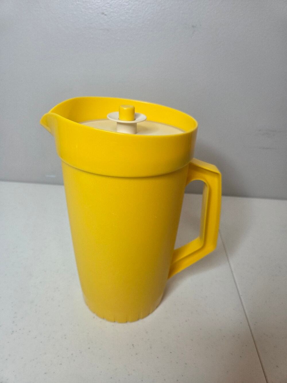 Vintage Tupperware 2 Qt Yellow Harvest Push Button Pitcher with Lid 800-9